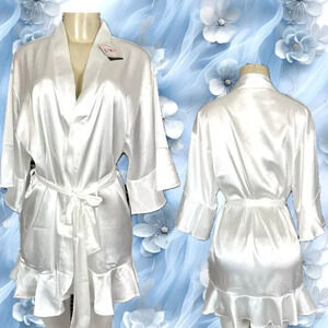 Eag XL White Satin Ruffle Trim Belted Short Sleeve Short Wedding/Dressing Robe